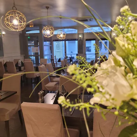 Restaurant L'industrie מלון 2*