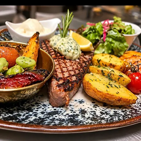 Restaurant L'industrie Hotell 2*